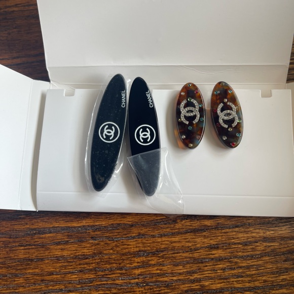 CHANEL Black and Brown Logo Hair Clips - Picture 1 of 4